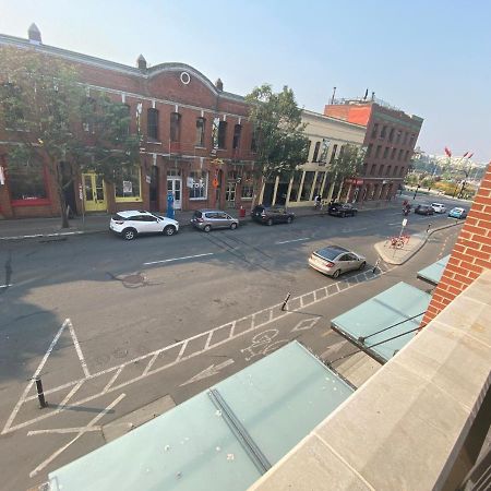 Downtown Heritage Condo With Parking Victoria Kültér fotó