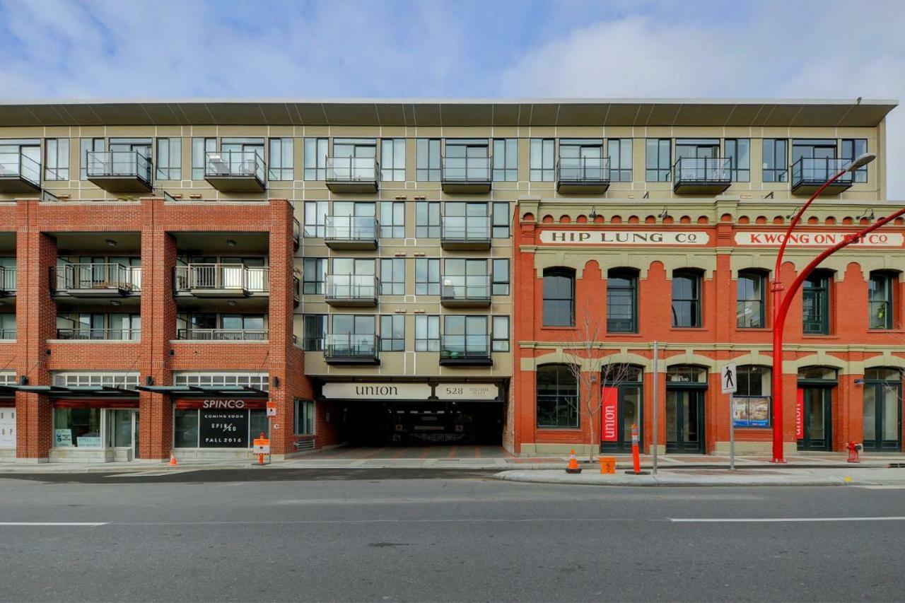Downtown Heritage Condo With Parking Victoria Kültér fotó