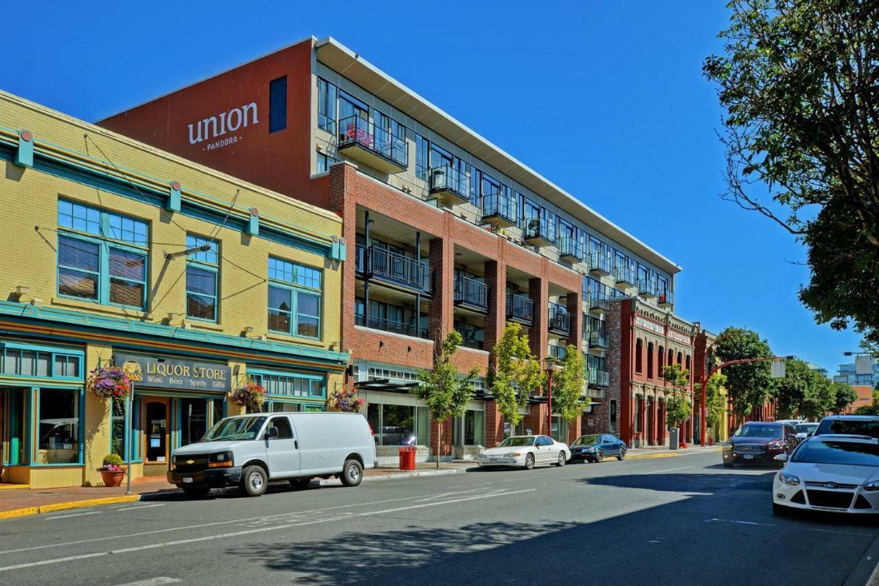 Downtown Heritage Condo With Parking Victoria Kültér fotó